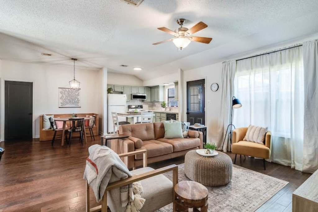Photo of Livingroom in Milton
