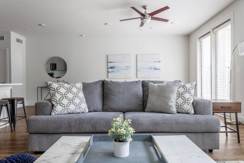 Photo of Livingroom in Northeast Dallas