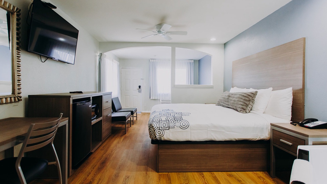 Photo of Bedroom in Clear Lake Shores
