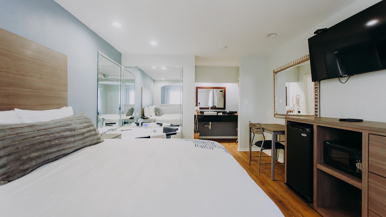 Photo of Bedroom in Clear Lake Shores