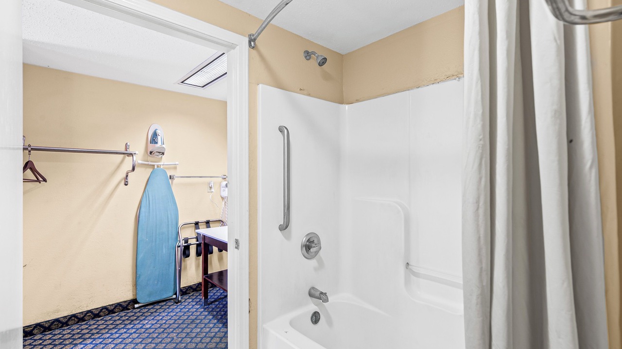 Photo of Bathroom in Hattiesburg