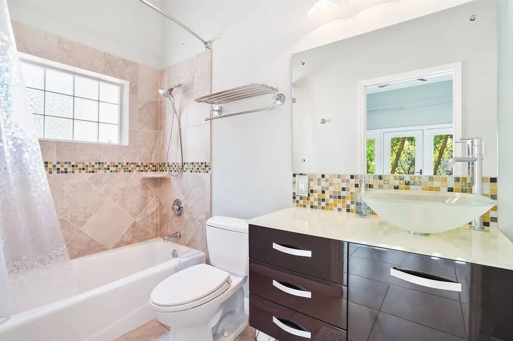 Photo of Bathroom in Lakeway