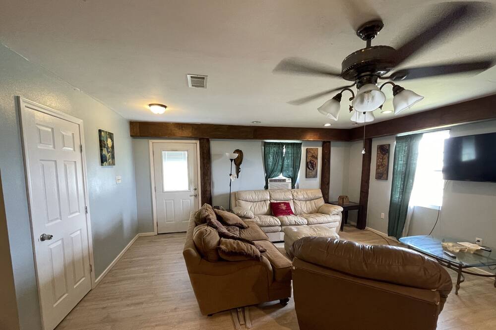 Photo of Livingroom in Buras-Triumph