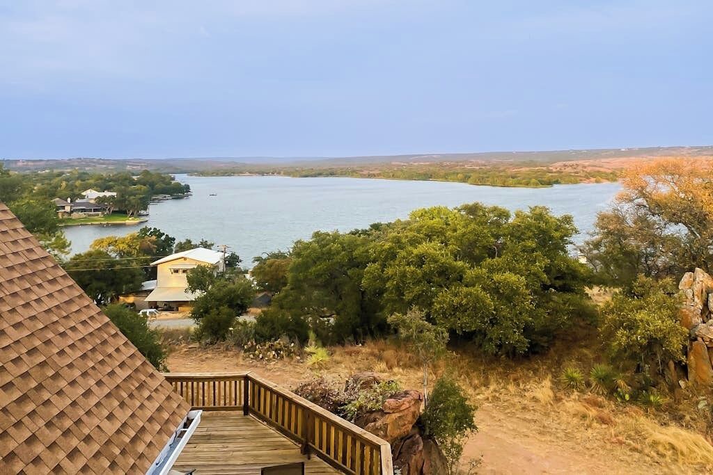 Photo of Outdoor in Buchanan Dam