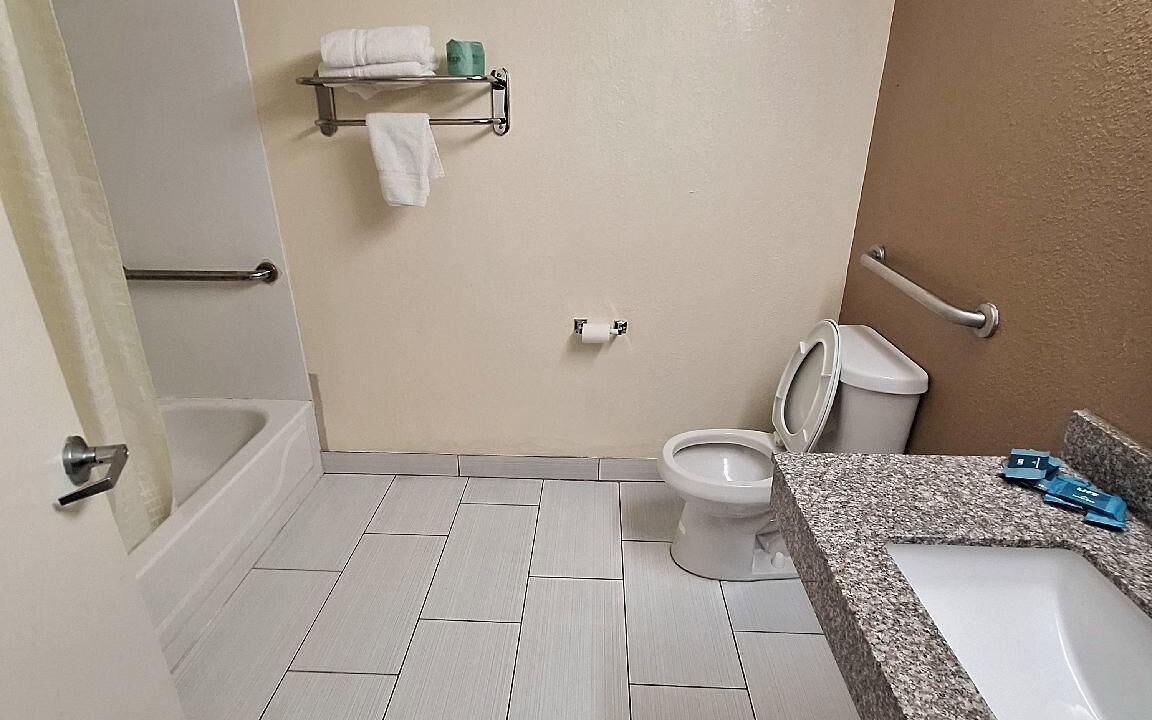 Photo of Bathroom in Read Boulevard East