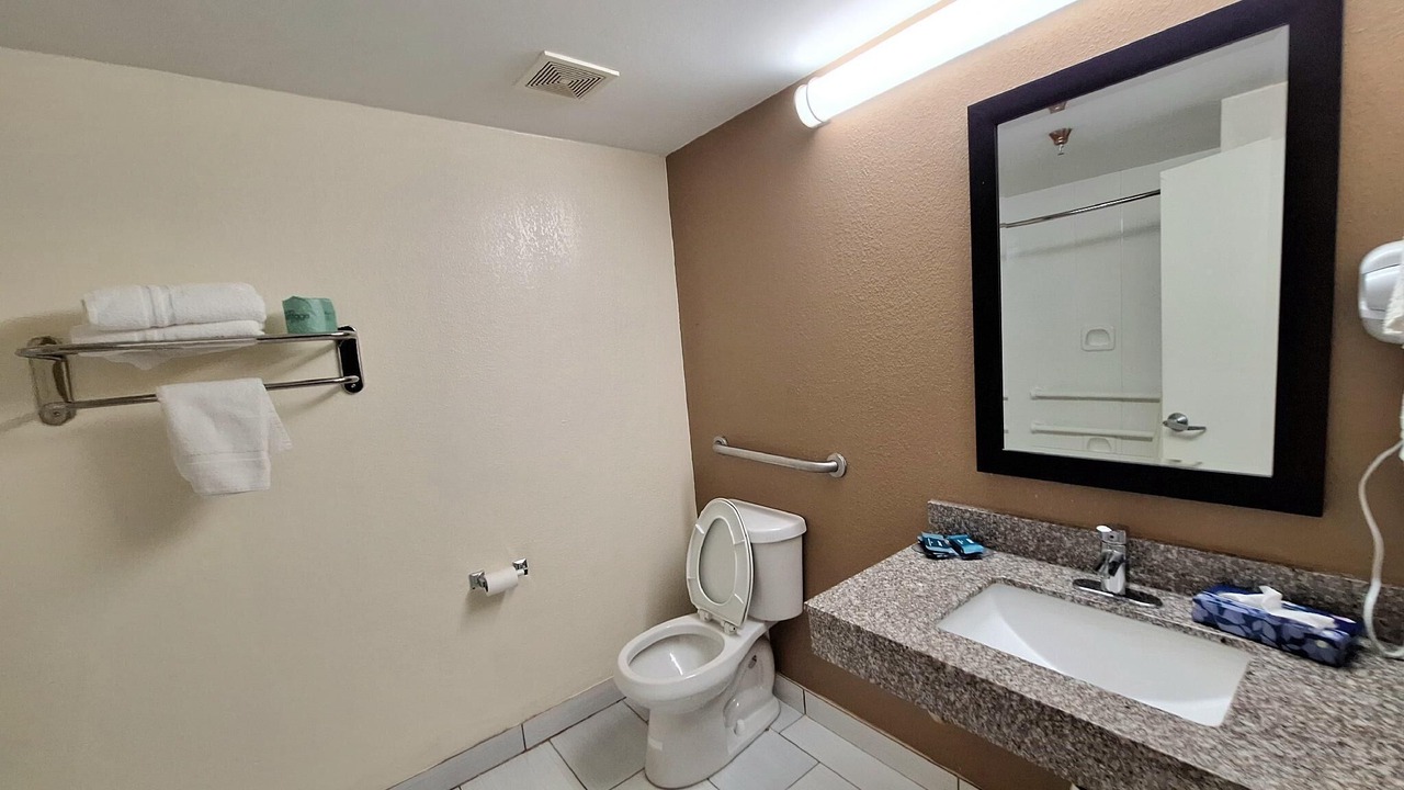 Photo of Bathroom in Read Boulevard East