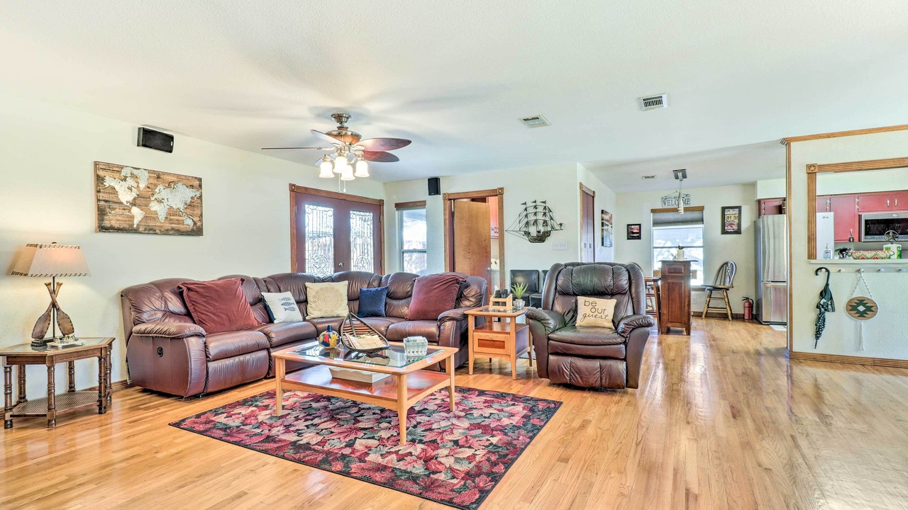 Photo of Livingroom in Travis Landing
