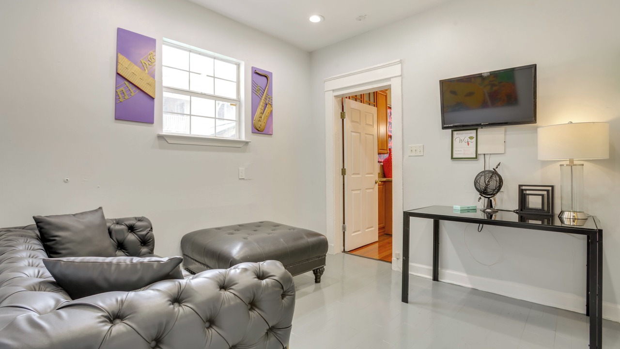 Photo of Livingroom in Central Carrollton Association