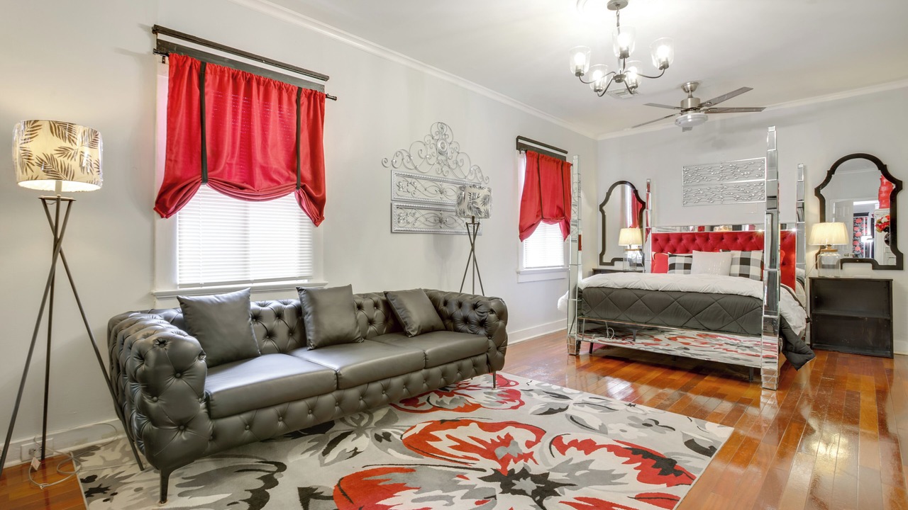Photo of Livingroom in Central Carrollton Association