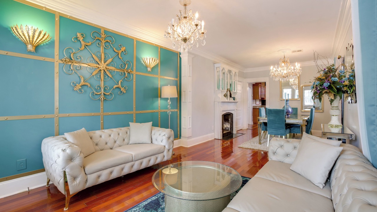 Photo of Livingroom in Central Carrollton Association