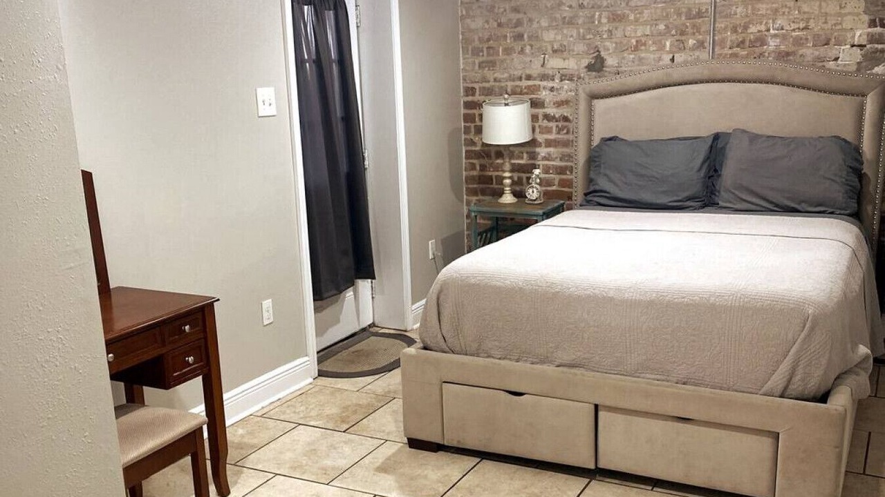 Photo of Bedroom in Algiers Point