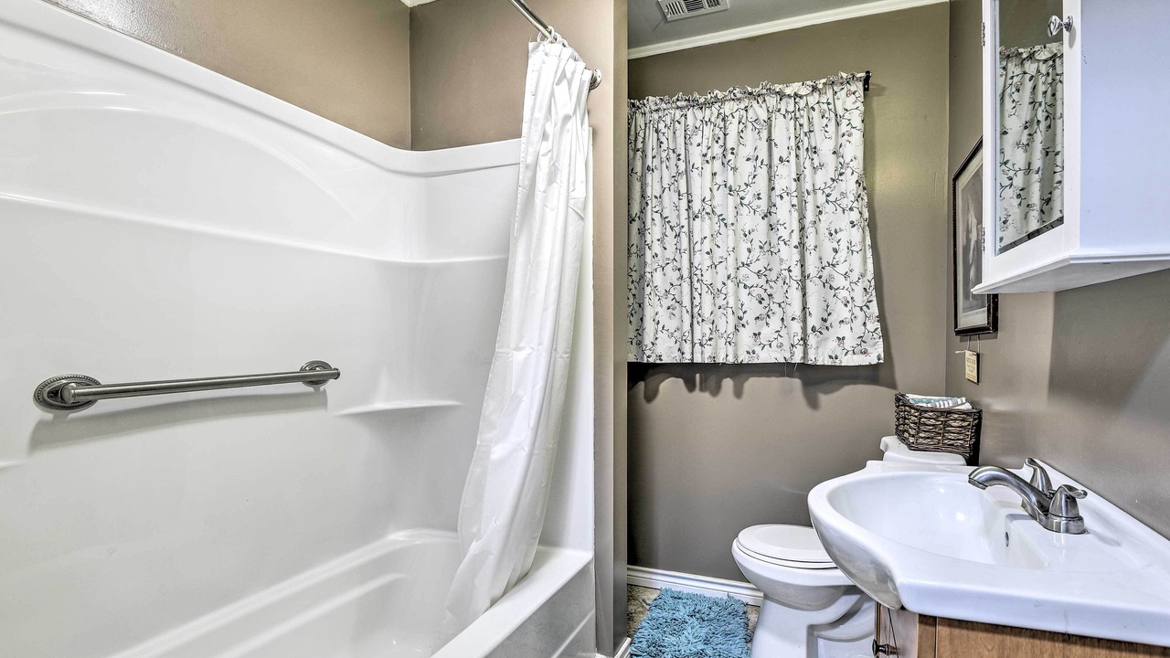 Photo of Bathroom in Forestburg