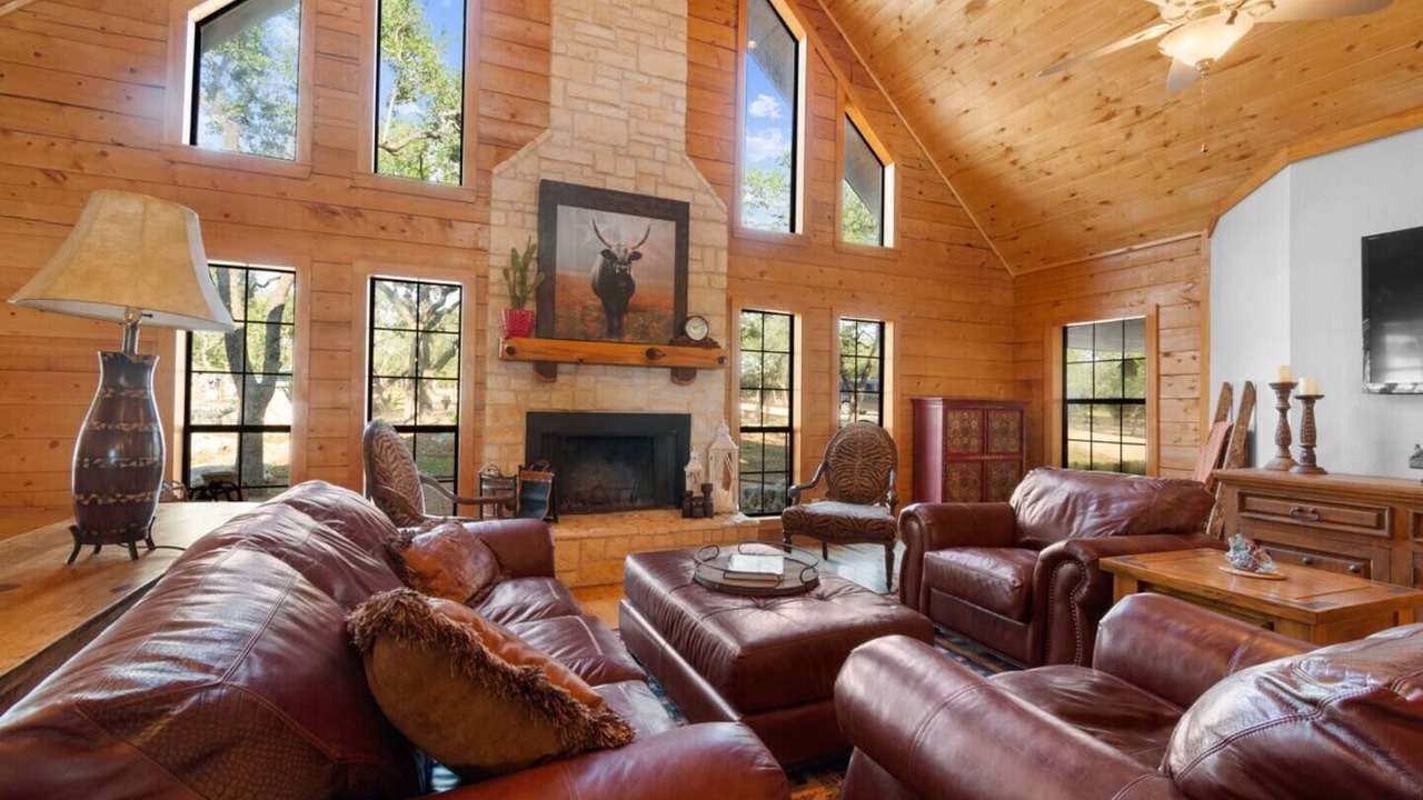 Photo of Livingroom in Dripping Springs