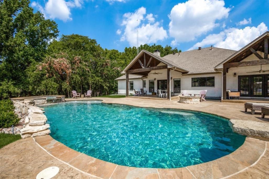 Photo of Outdoor in Aubrey