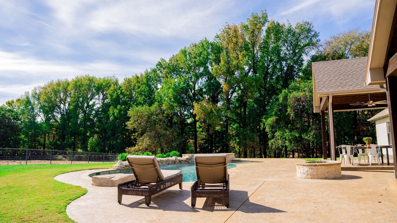 Photo of Outdoor in Aubrey