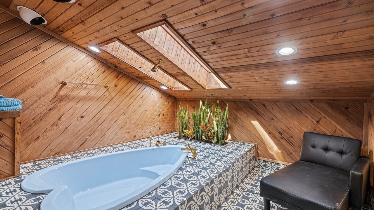 Photo of Bathroom in Point Venture