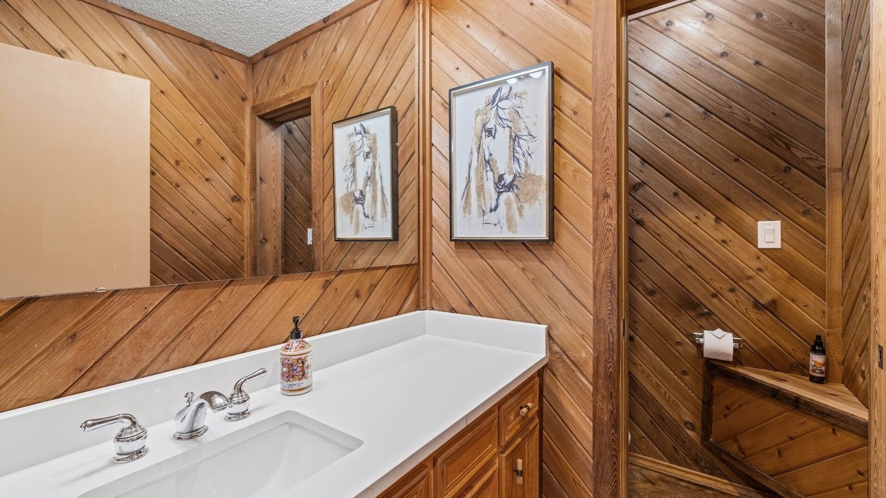 Photo of Bathroom in Point Venture