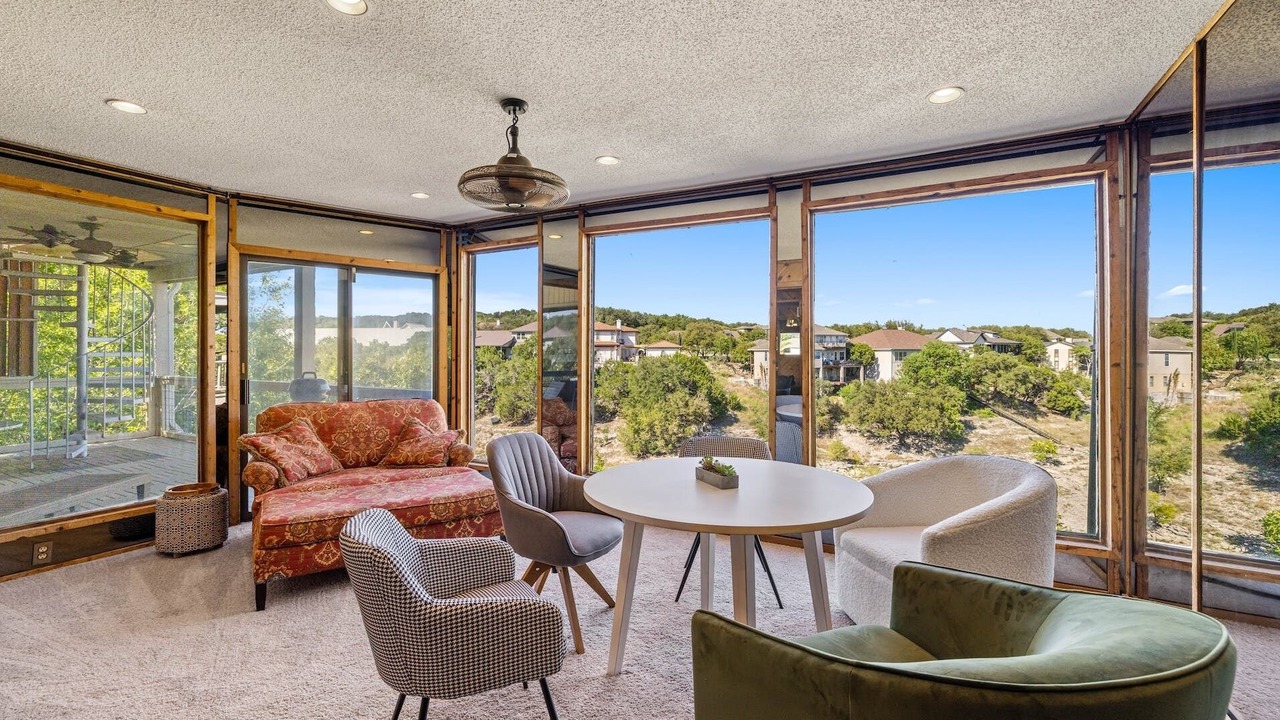 Photo of Livingroom in Point Venture