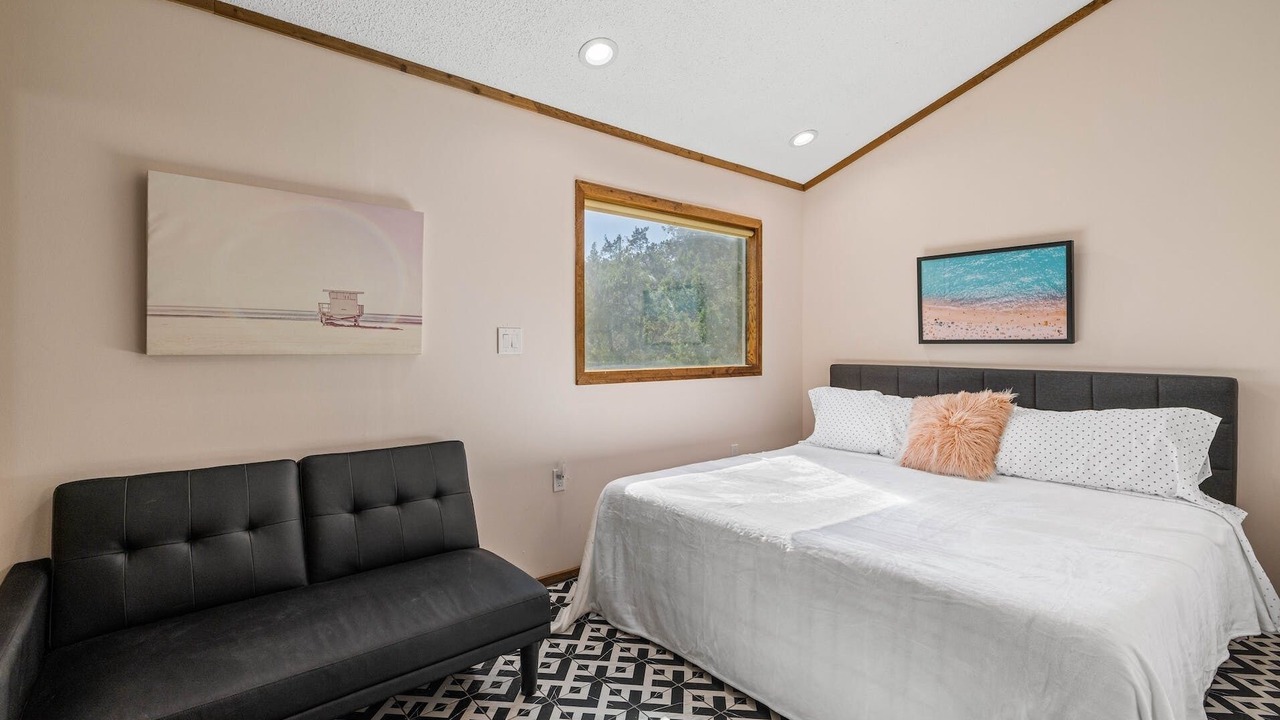 Photo of Bedroom in Point Venture