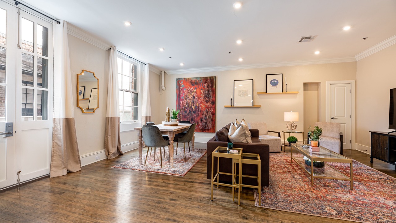 Photo of Livingroom in French Quarter