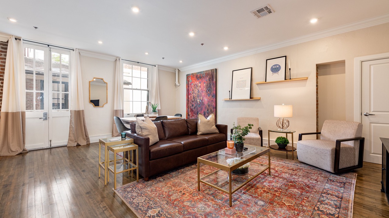 Photo of Livingroom in French Quarter