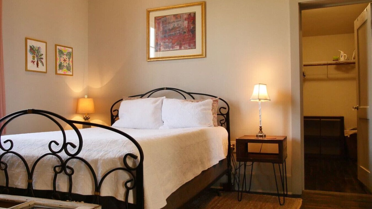 Photo of Bedroom in Holy Cross District