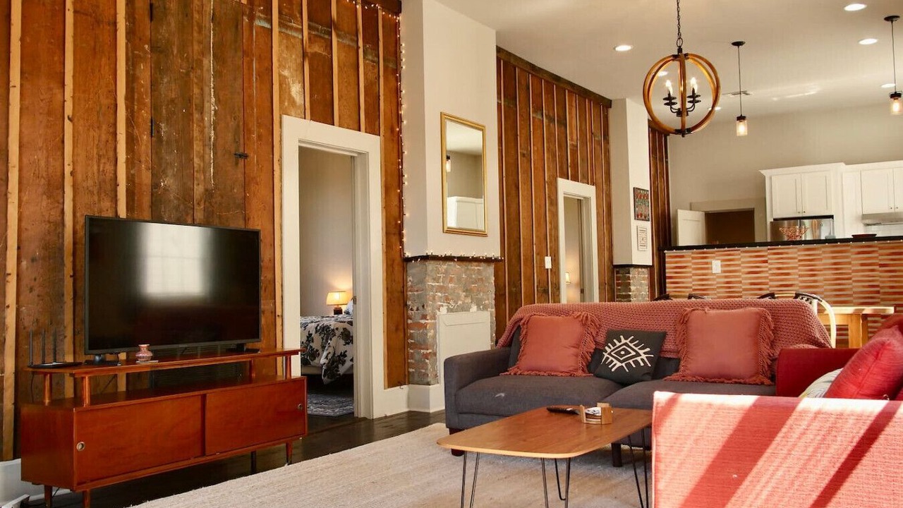 Photo of Livingroom in Holy Cross District