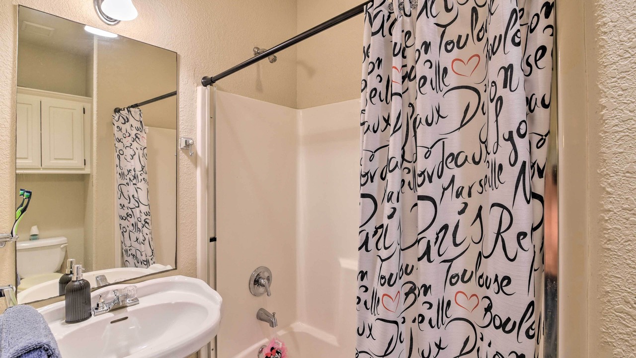 Photo of Bathroom in Hitchcock