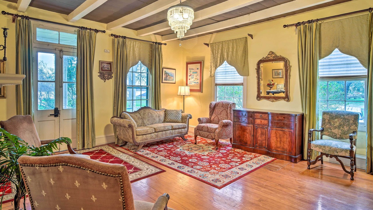 Photo of Livingroom in New Roads