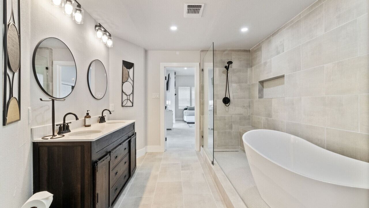 Photo of Bathroom in Whispering Oaks