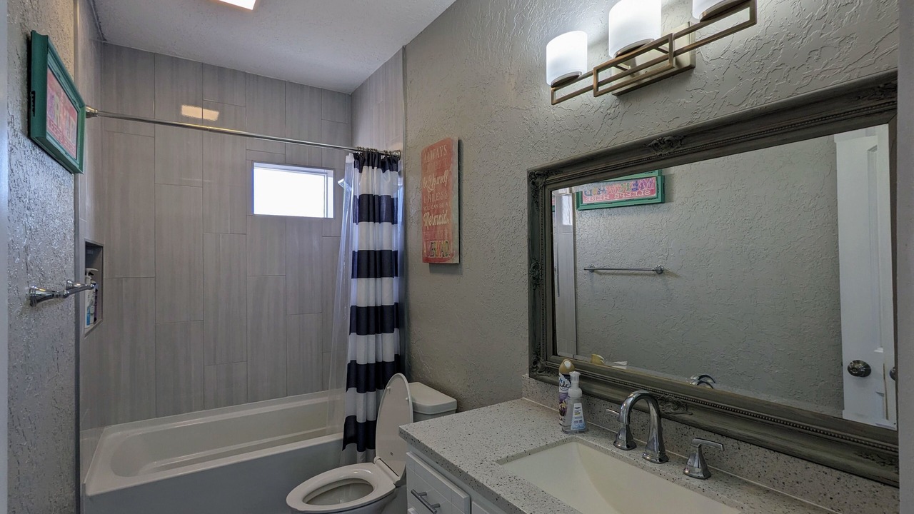 Photo of Bathroom in Hitchcock