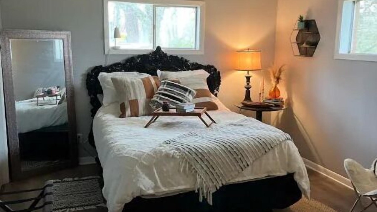 Photo of Bedroom in Sunset