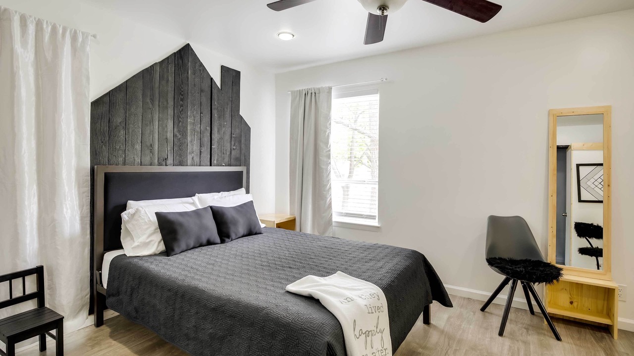Photo of Bedroom in Knox - Henderson