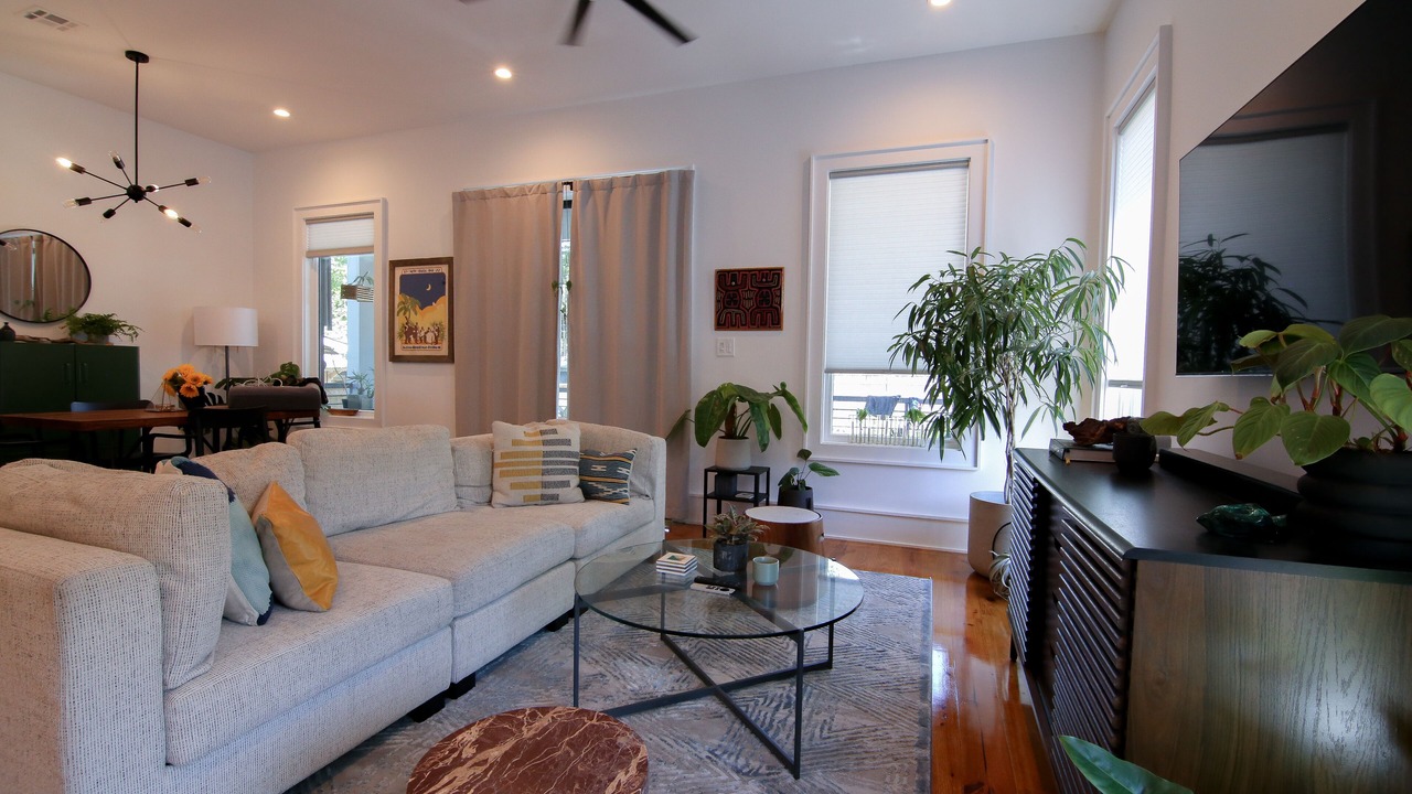 Photo of Livingroom in Holy Cross District