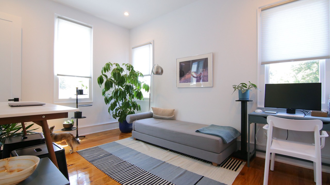 Photo of Livingroom in Holy Cross District