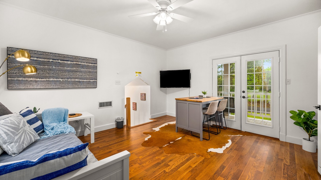 Photo of Livingroom in Alexandria