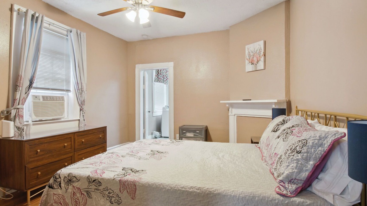 Photo of Bedroom in Holy Cross District