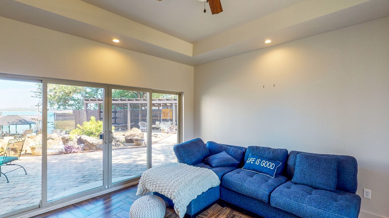 Photo of Livingroom in Lake Bridgeport