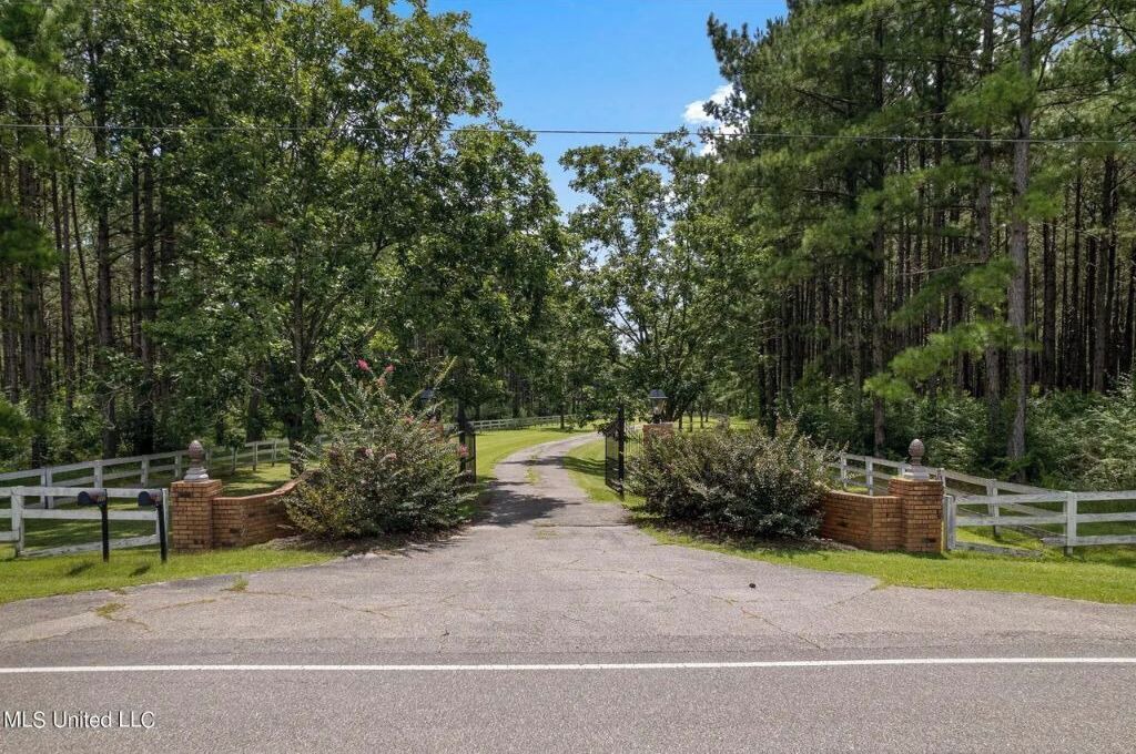 Photo of Outdoor in McNeill