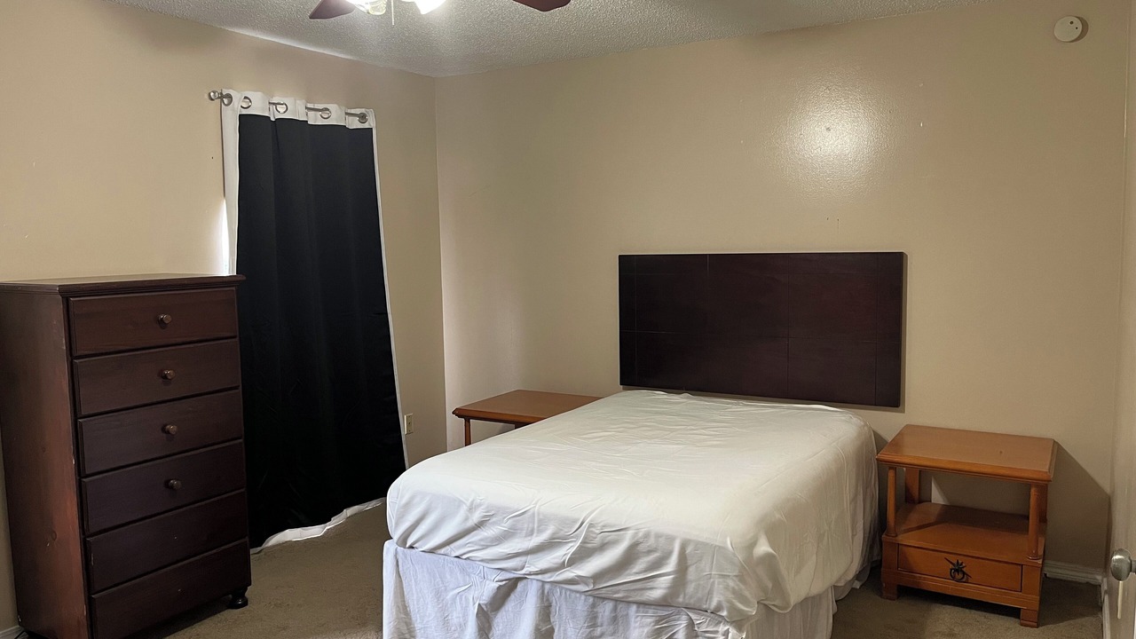 Photo of Bedroom in Tall Timbers - Brechtel