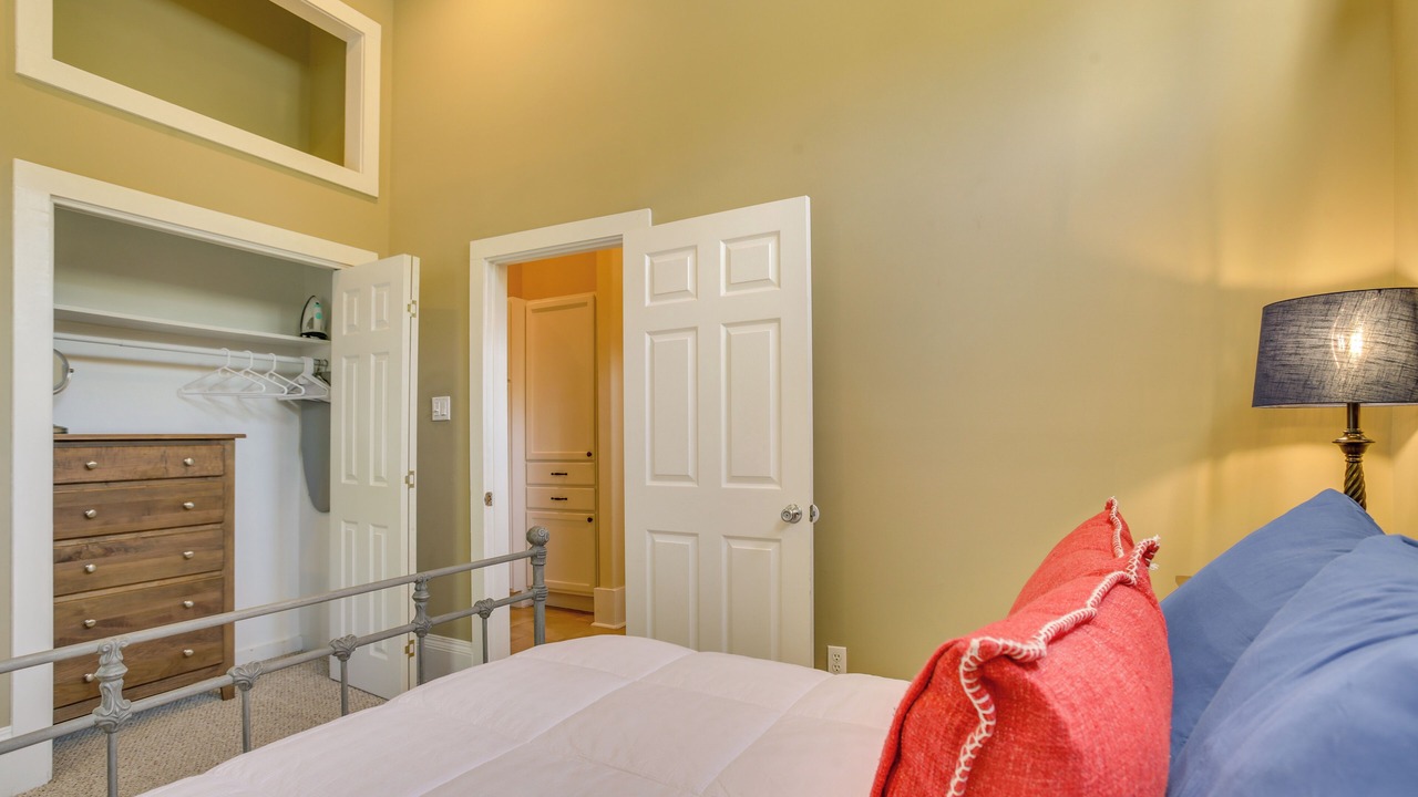 Photo of Bedroom in Uptown Historic District