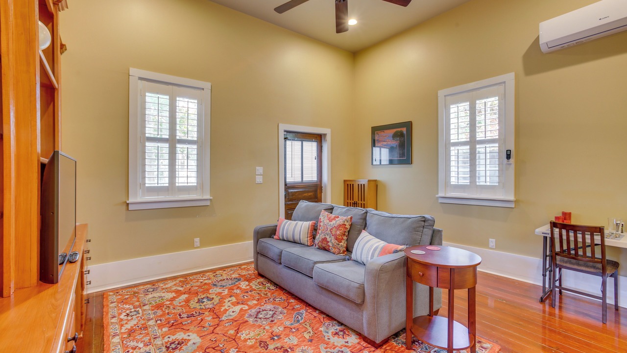 Photo of Livingroom in Uptown Historic District