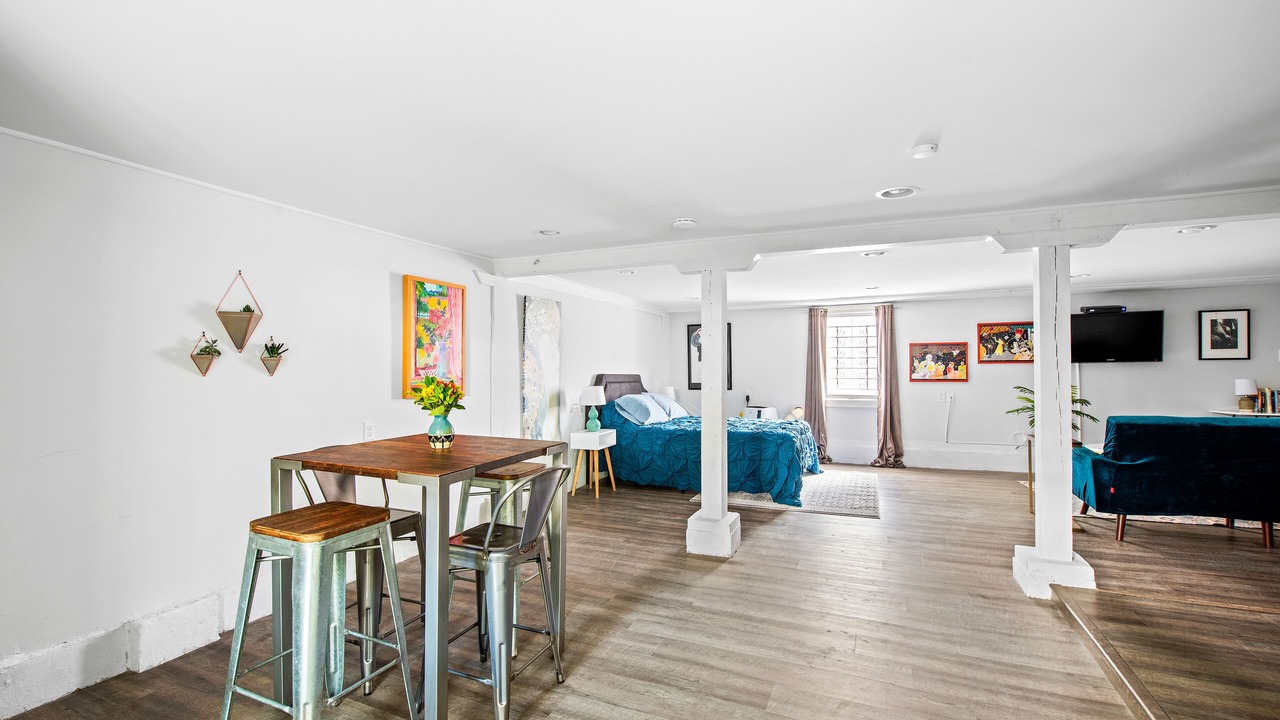 Photo of Bedroom in Central Carrollton Association