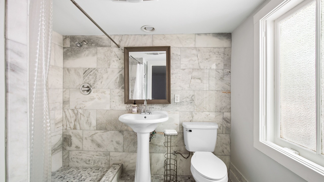 Photo of Bathroom in Central Carrollton Association