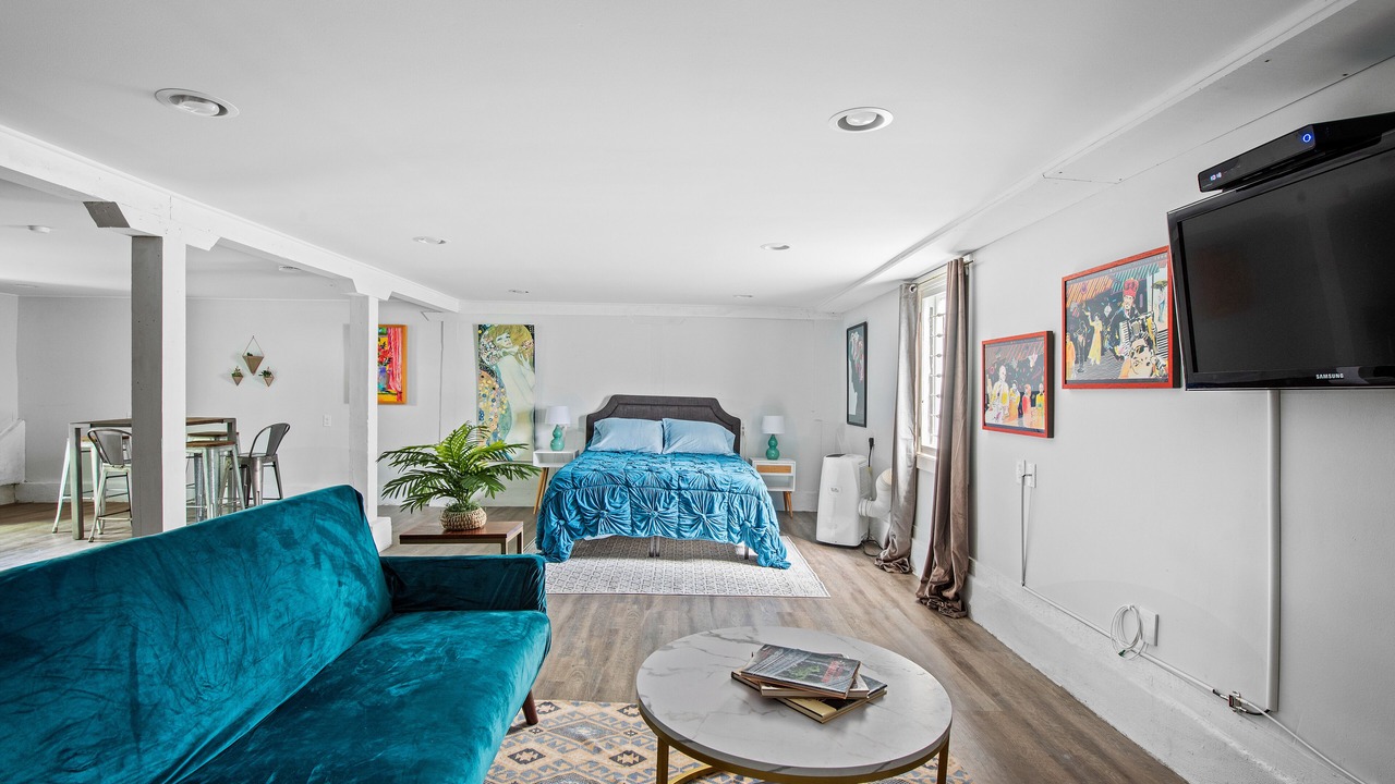 Photo of Livingroom in Central Carrollton Association