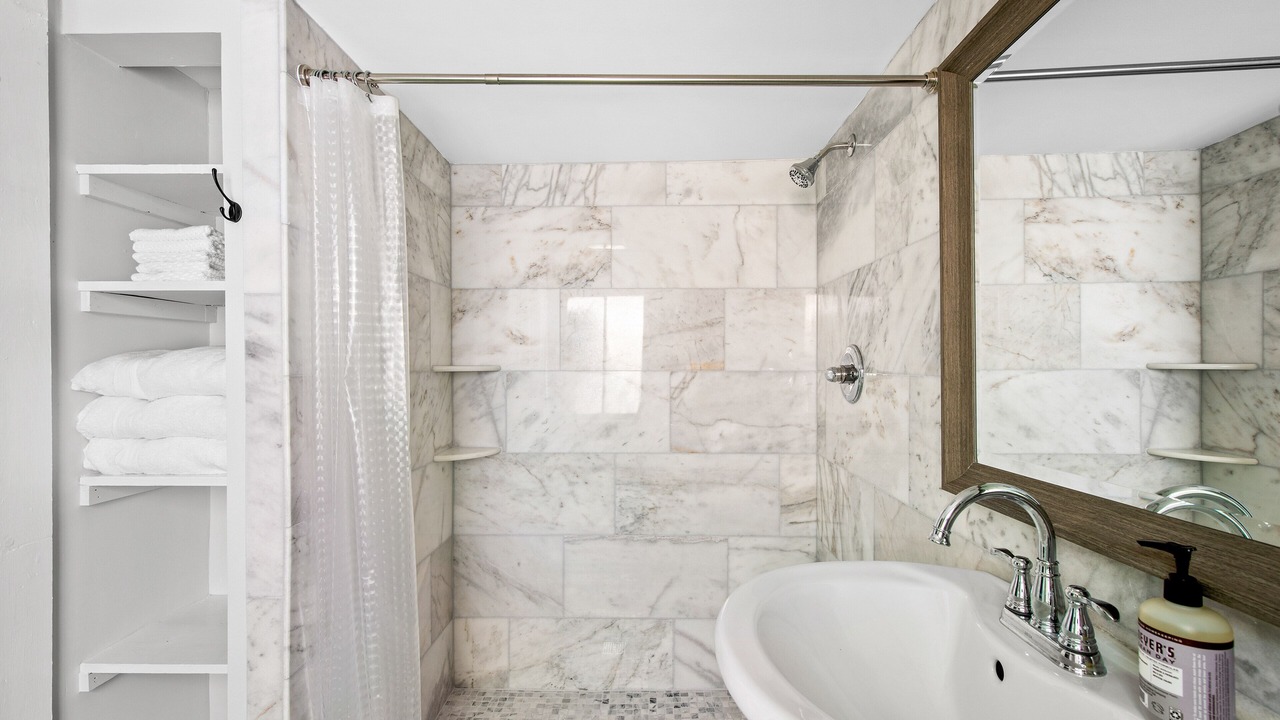 Photo of Bathroom in Central Carrollton Association