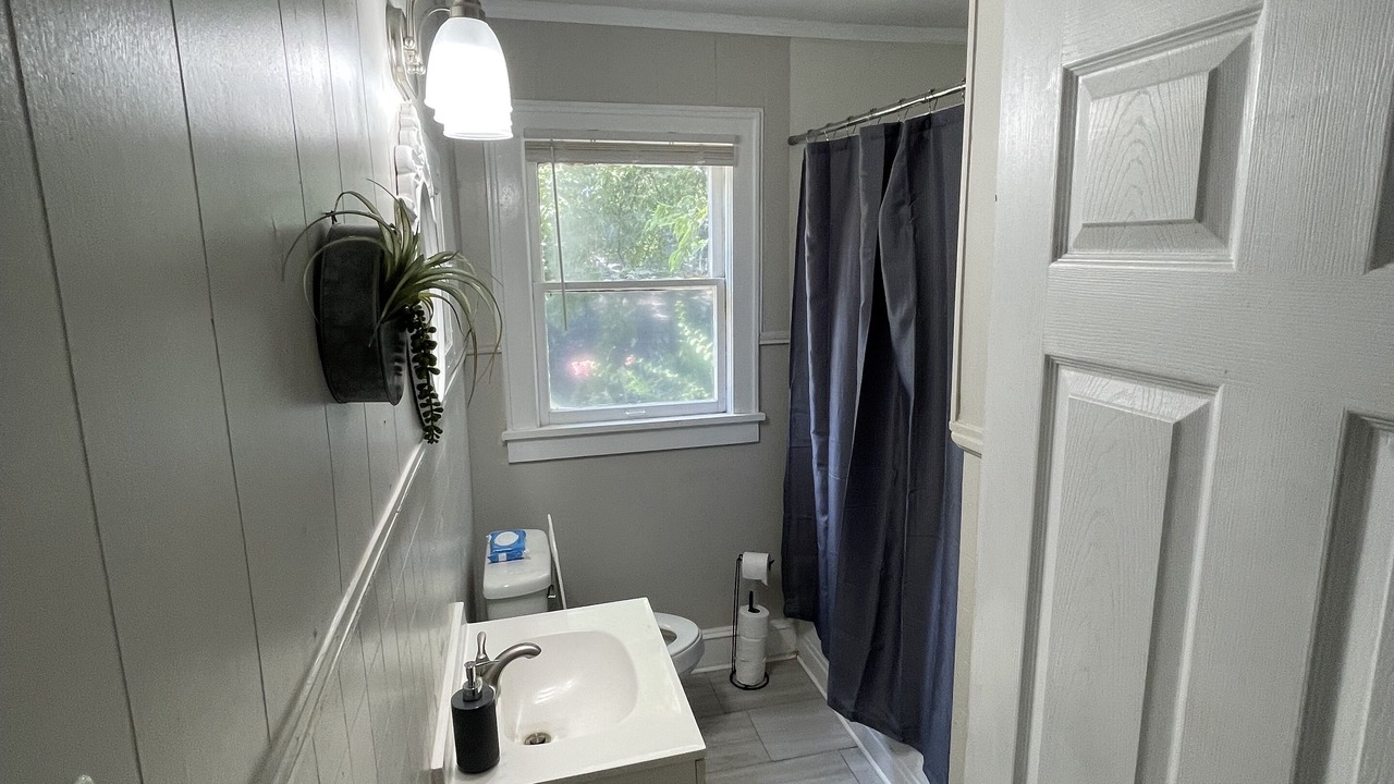 Photo of Bathroom in Highland Historic District