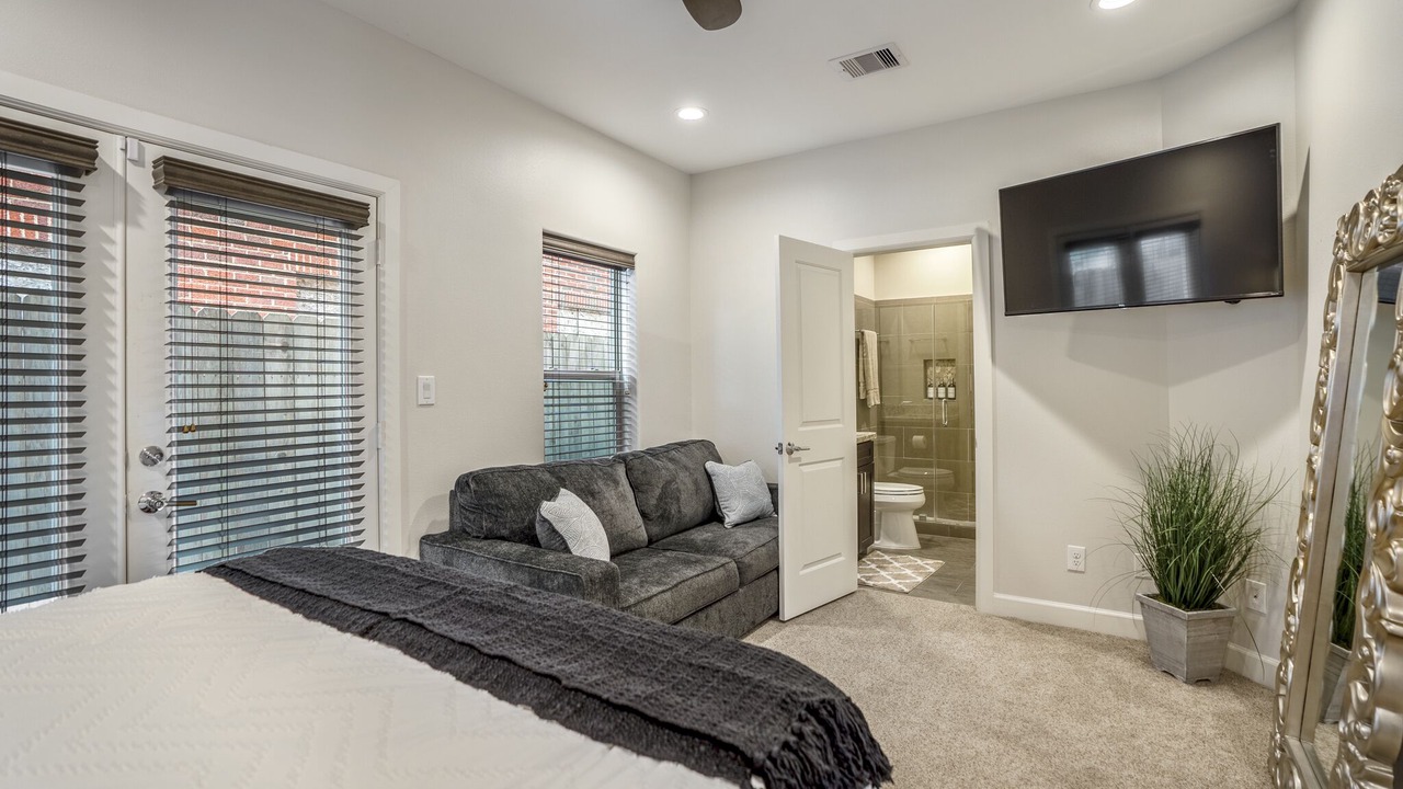 Photo of Bedroom in Midtown
