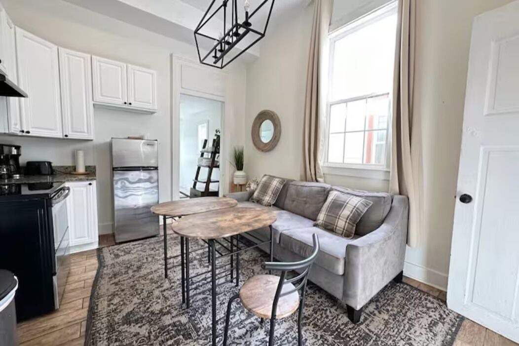 Photo of Livingroom in Mid-City