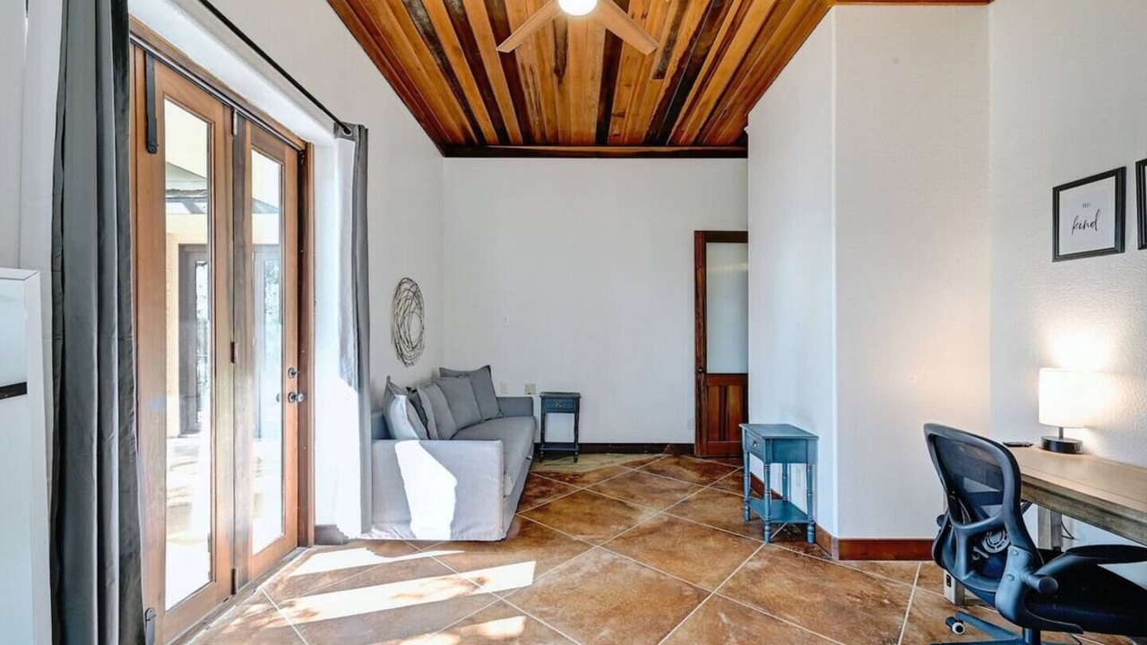 Photo of Livingroom in Circle J Ranch Lakeside